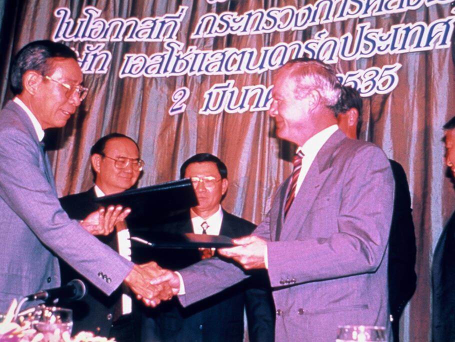 ได้รับการอนุมัติให้ขยายกำลังการผลิตของโรงกลั่นน้ำมันเอสโซ่ศรีราชาเป็น 185,000 บาร์เรลต่อวัน
ร่วมมือกับบริษัทน้ำมันชั้นนำต่างๆ จัดตั้ง บริษัท ท่อส่งปิโตรเลียมไทย จำกัด เพื่อวางท่อขนส่งน้ำมันจากโรงกลั่นศรีราชาไปยังลำลูกกา ดอนเมือง และสระบุรี